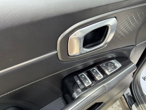 Used 2022 Kia Sorento SX AWD/4WD image 16