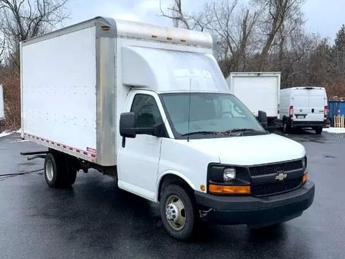 Used 2016 Chevrolet Express 3500 RWD image 4