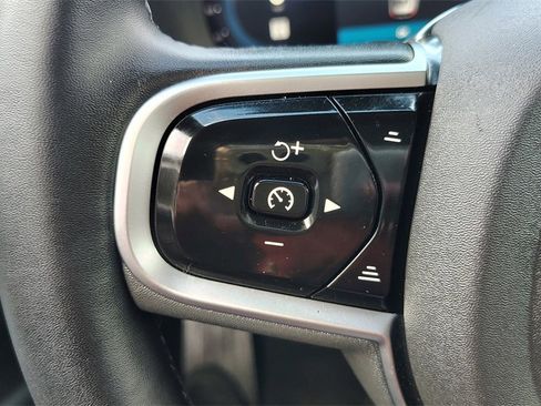 Certified 2025 Volvo XC90 B6 Plus image 16