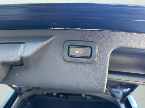 Used 2020 Land Rover Discovery Sport SE R-Dynamic image 39