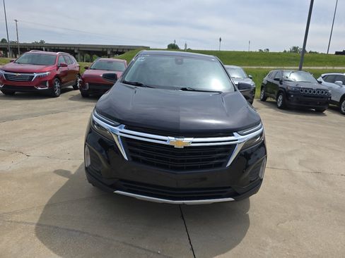 Used 2024 Chevrolet Equinox LT image 2