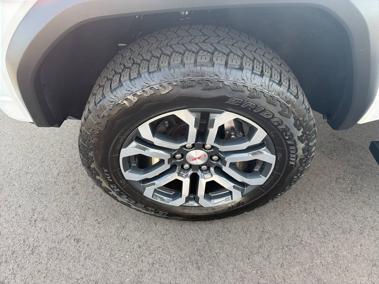 Used 2024 GMC Canyon AT4 w/ AT4 Premium Package AWD/4WD image 12