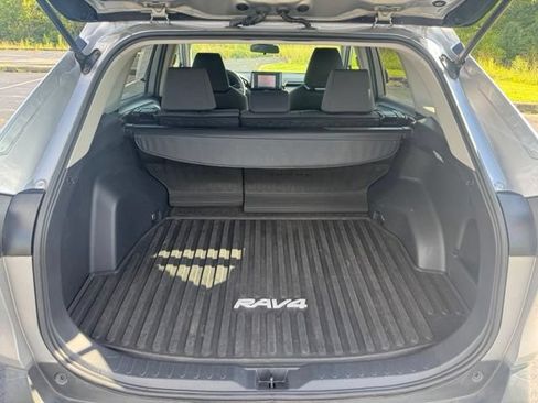 Used 2021 Toyota RAV4 XLE FWD image 13