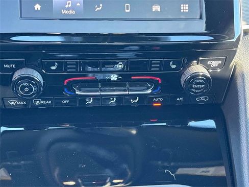 New 2025 Jeep Grand Cherokee Altitude image 9