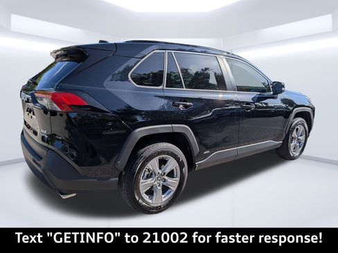 Used 2025 Toyota RAV4 XLE w/ Convenience Package image 3