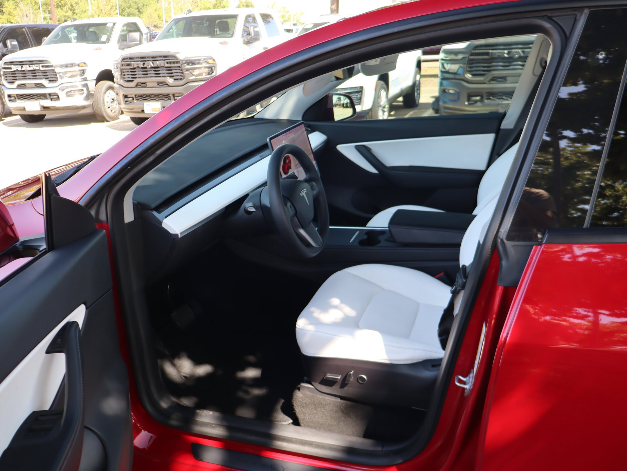 Used 2021 Tesla Model Y Long Range AWD/4WD image 24