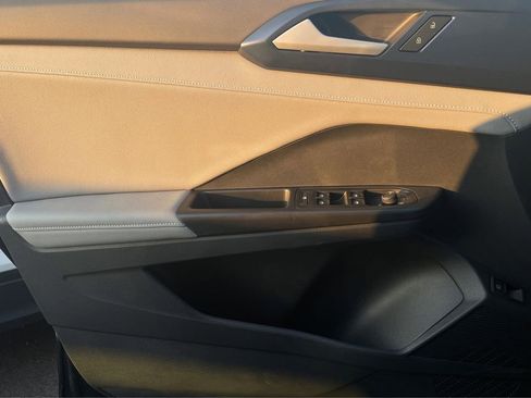 New 2024 Volkswagen Taos SE image 16