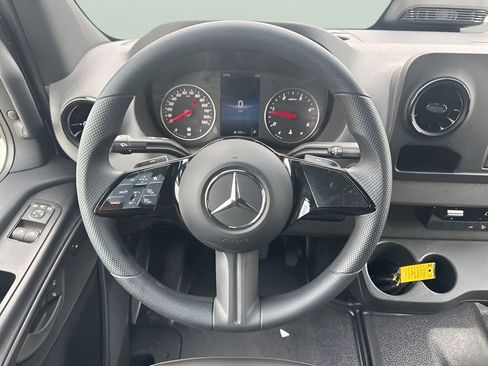 Used 2025 Mercedes-Benz Sprinter 2500 image 11