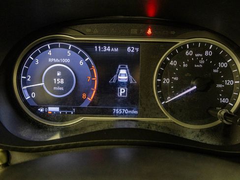 Used 2021 Nissan Versa SV image 30