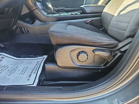 Used 2018 Ford Edge SE image 20