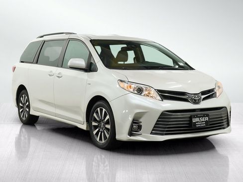 Used 2018 Toyota Sienna XLE w/ XLE Navigation Package AWD/4WD image 7