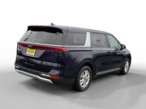 Used 2024 Kia Carnival LX image 5