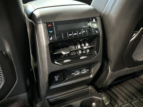Used 2023 Jeep Grand Cherokee L Limited AWD/4WD image 31