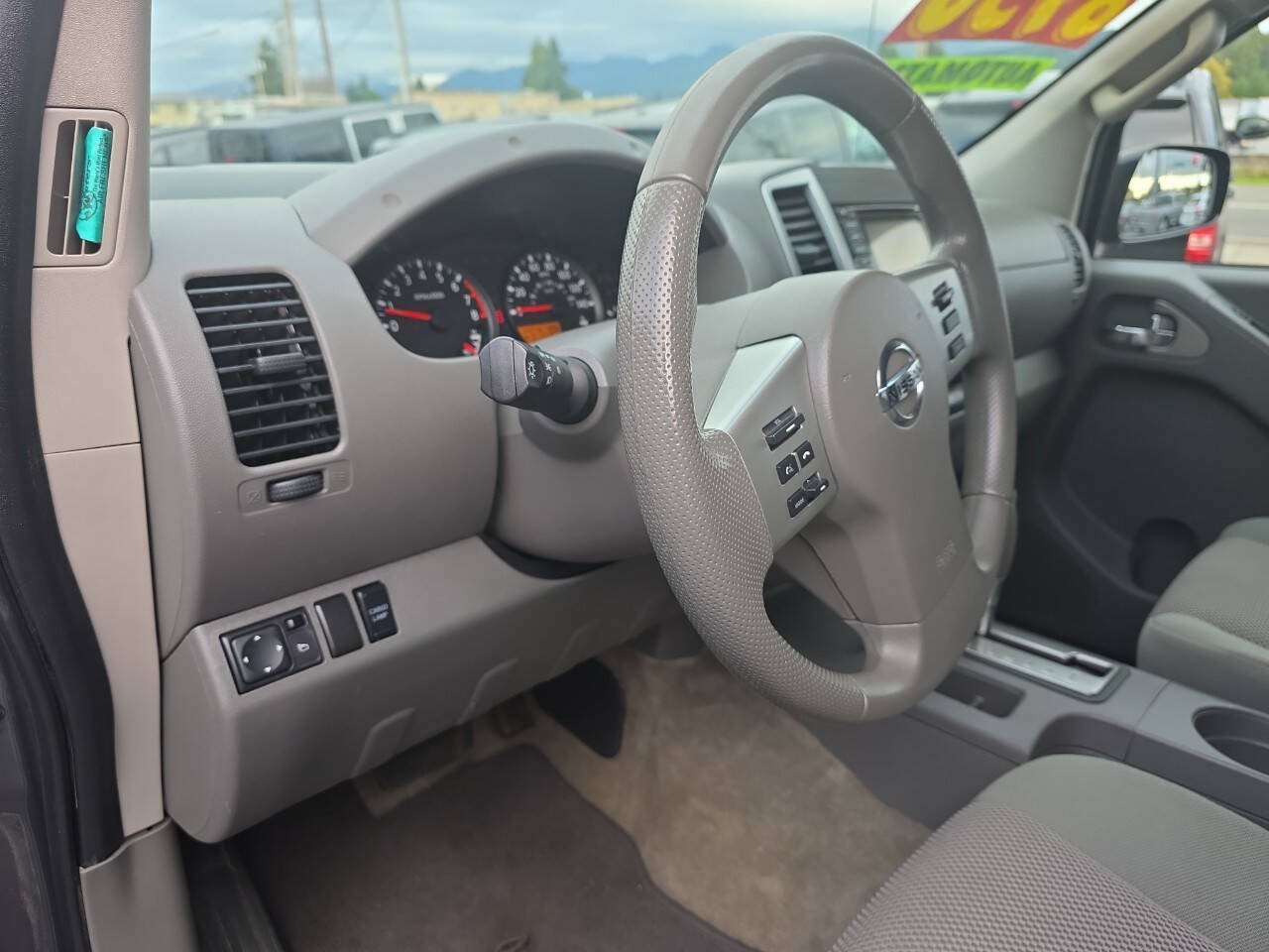 Used 2015 Nissan Frontier SV w/ SV Value Truck Package RWD image 14