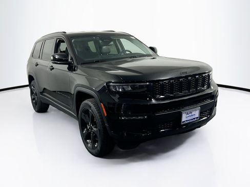 Used 2023 Jeep Grand Cherokee L Limited w/ Black Appearance Package AWD/4WD image 3