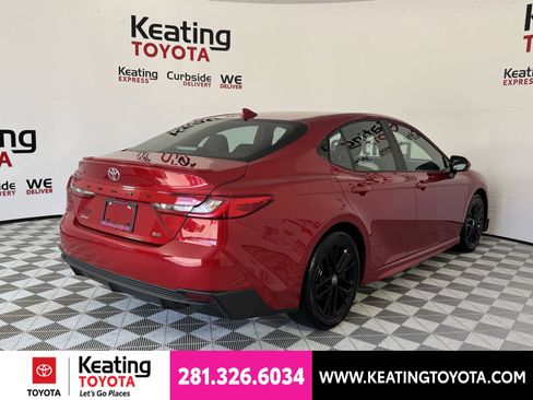 Used 2025 Toyota Camry SE FWD image 5