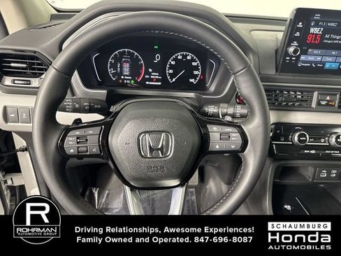 Certified 2025 Honda Pilot Touring image 12