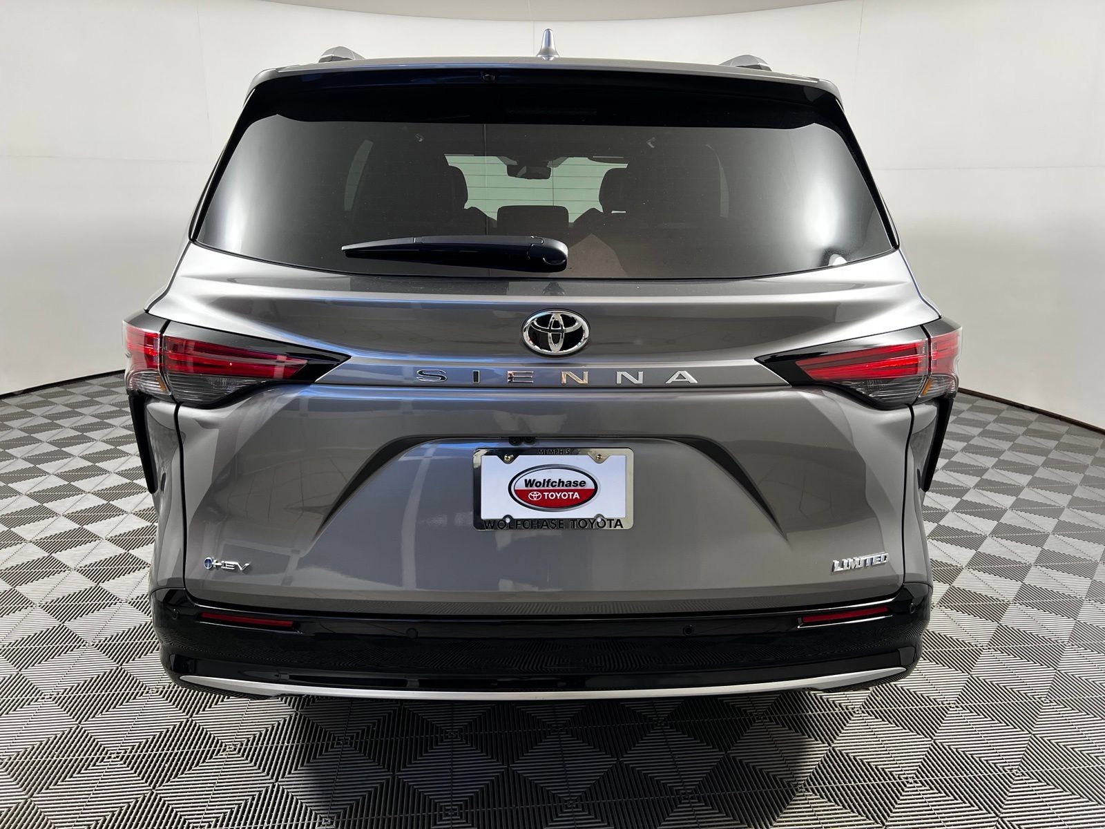 Used 2026 Toyota Sienna Limited FWD image 6