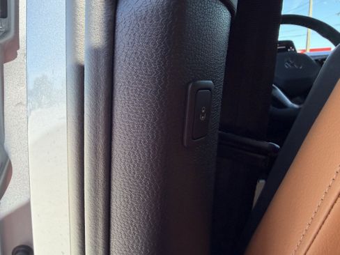 New 2025 Volkswagen ID. Buzz Pro S image 18