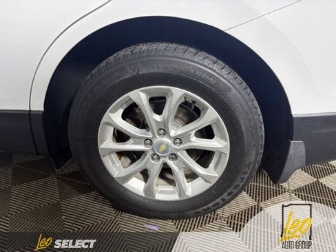 Used 2018 Chevrolet Equinox LT w/ Sun & Infotainment Package FWD image 24