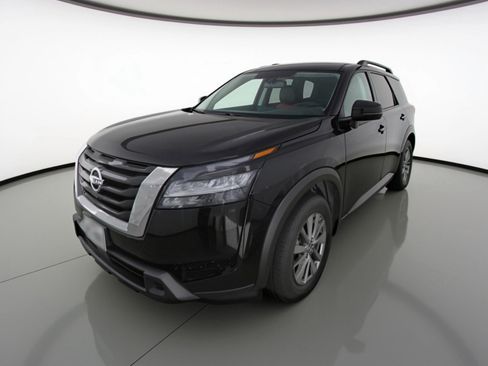 Used 2025 Nissan Pathfinder SV FWD image 3