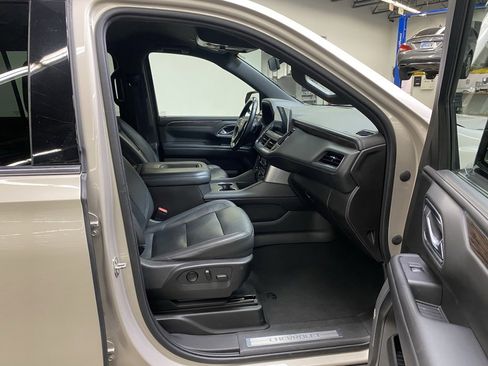 Used 2021 Chevrolet Suburban LT image 17