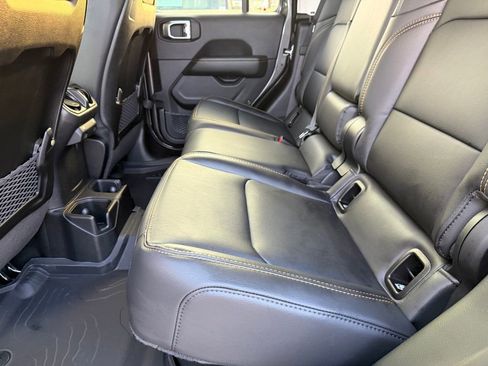New 2026 Jeep Gladiator Sport AWD/4WD image 9