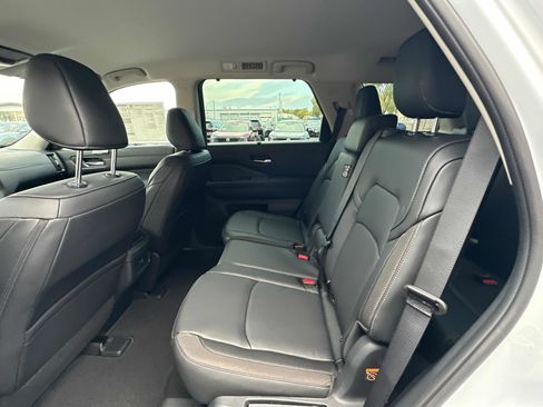 New 2025 Nissan Pathfinder SL image 28