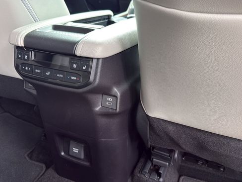 Used 2025 Toyota Grand Highlander AWD Hybrid image 27