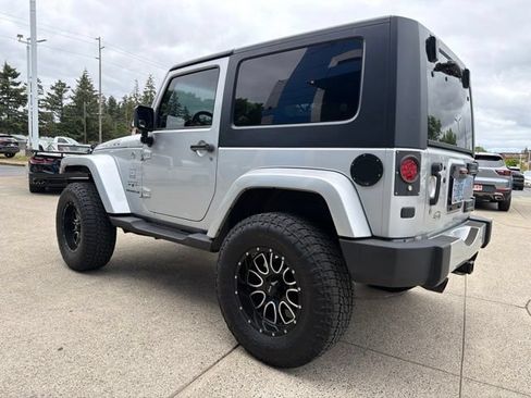 Used 2008 Jeep Wrangler Sahara AWD/4WD image 11