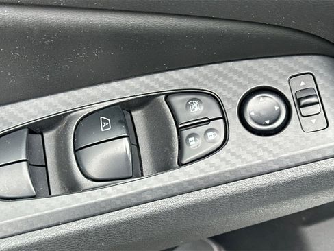 Used 2024 Nissan Altima 2.5 SV image 14