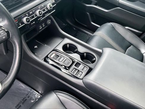 Used 2023 Honda Pilot Touring image 17