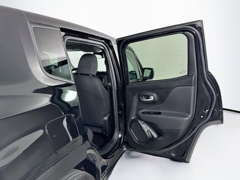 Used 2023 Jeep Renegade Latitude image 29