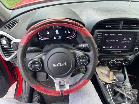 Used 2024 Kia Soul LX FWD image 2