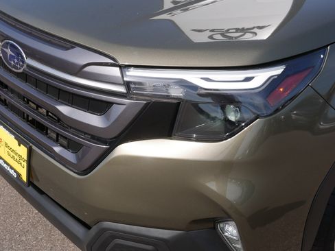 Certified 2025 Subaru Forester Premium AWD/4WD image 16