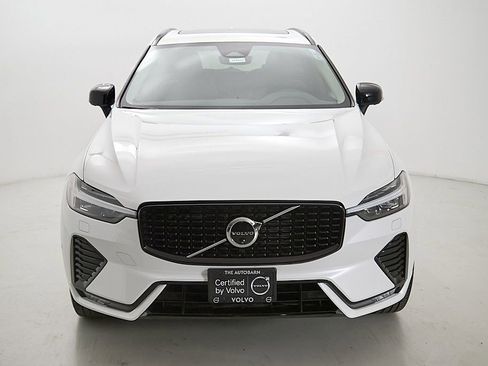 Certified 2025 Volvo XC60 B5 Plus AWD/4WD image 5