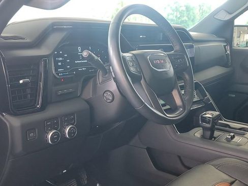 Used 2023 GMC Sierra 1500 AT4 w/ AT4 Premium Package AWD/4WD image 9