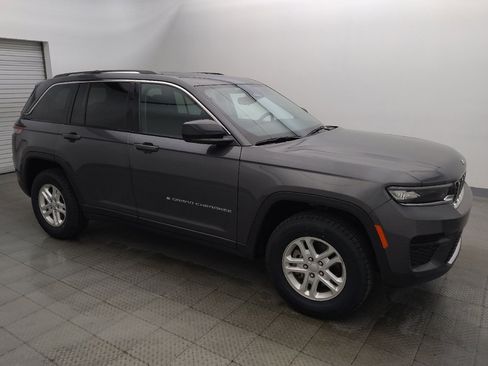 Used 2024 Jeep Grand Cherokee Laredo RWD image 11