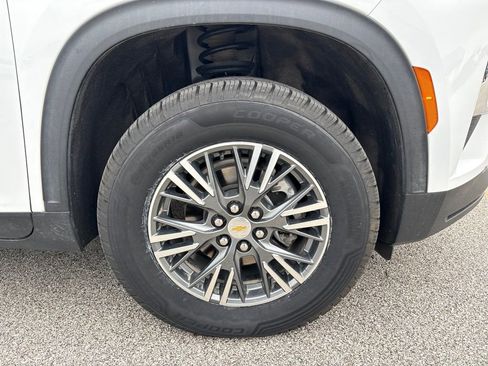 Used 2025 Chevrolet Traverse LT AWD/4WD image 14