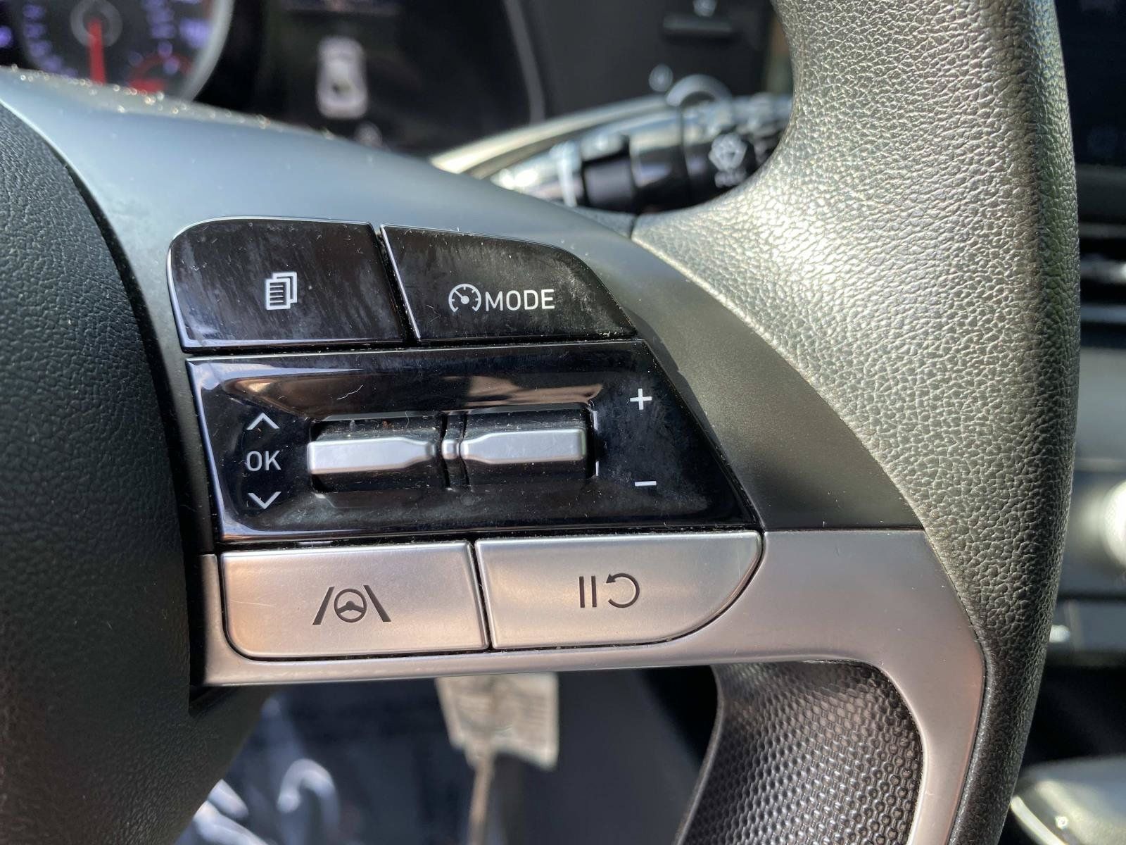 Used 2021 Hyundai Elantra SE FWD image 14