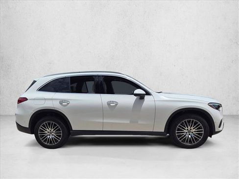 Used 2025 Mercedes-Benz GLC 300 4MATIC image 4