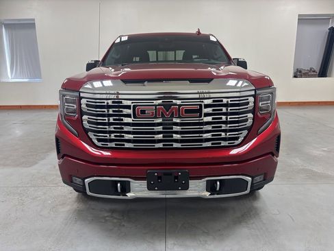 Used 2024 GMC Sierra 1500 Denali w/ Technology Package AWD/4WD image 3