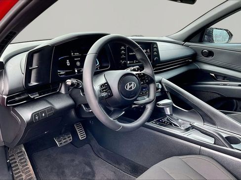 Used 2025 Hyundai Elantra Sport image 14
