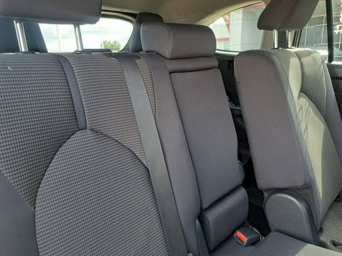 Used 2024 Toyota Highlander LE FWD image 24