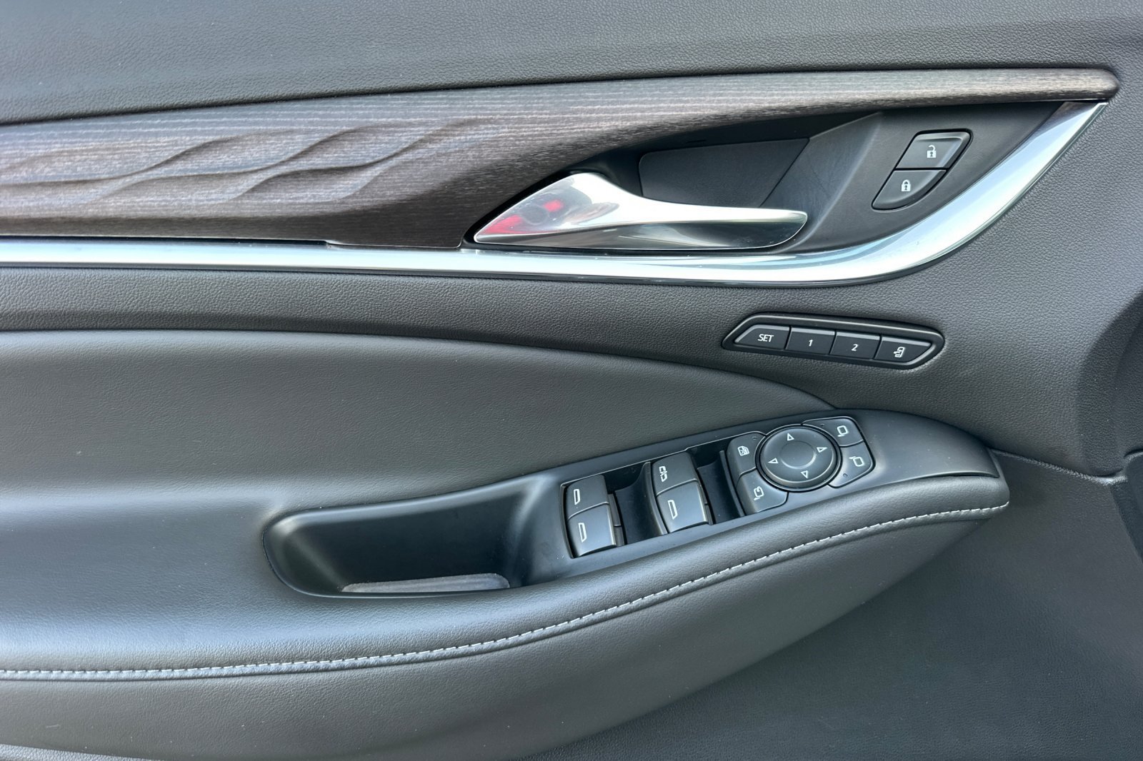 Certified 2024 Buick Enclave Avenir FWD image 11