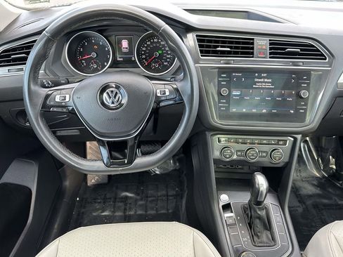 Used 2020 Volkswagen Tiguan SE image 9