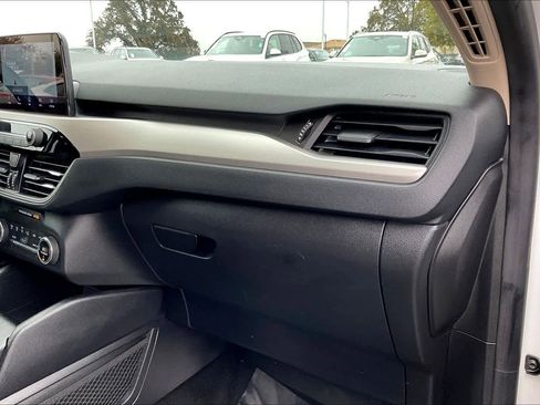 Used 2020 Ford Escape SE image 17