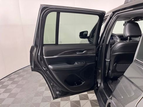 Used 2023 Jeep Grand Cherokee Limited image 38