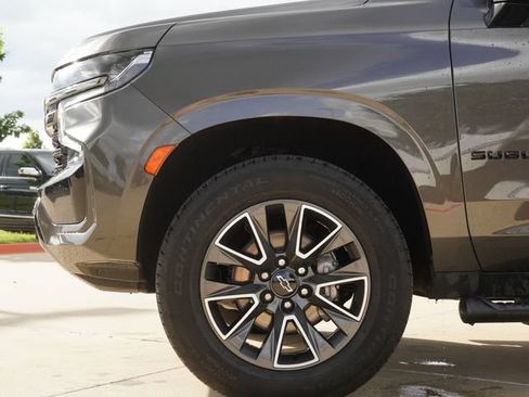 Used 2021 Chevrolet Suburban Z71 w/ Luxury Package AWD/4WD image 5