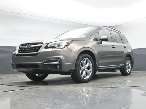 Used 2018 Subaru Forester 2.5i Touring AWD/4WD image 13